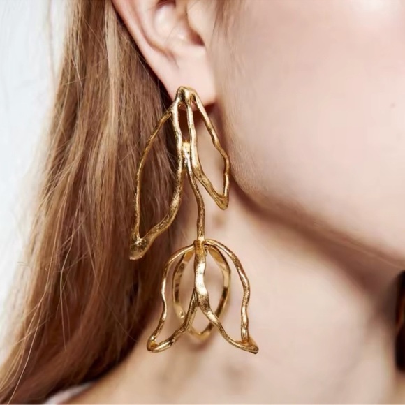 Zara Gold Tulip Earrings - Picture 3 of 6